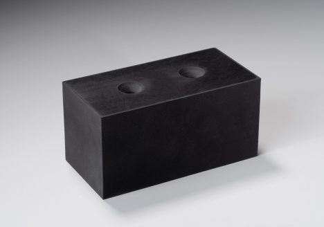 「厚物 皿穴」 天然ゴム(黒/NR) 50mm × 50mm × 100mm 2-φ15 1コ