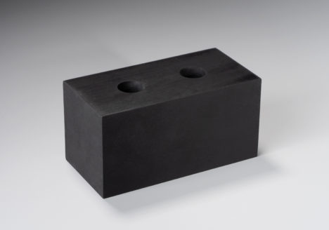 「厚物 角型 ボルト穴」 天然ゴム(黒/NR) 50mm × 50mm × 100mm 2-φ15 1コ