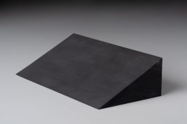 「片側テーパー」 天然ゴム(黒/NR) 50mm × 100mm × 200mm 1コ