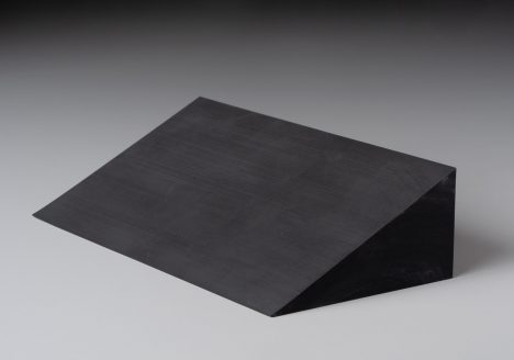「片側テーパー」 天然ゴム(黒/NR) 50mm × 100mm × 200mm 1コ
