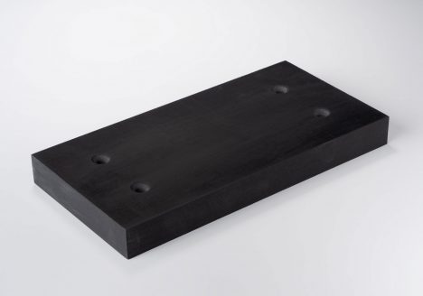 「角型 皿穴」 天然ゴム(黒/NR) 20mm × 100mm × 200mm 4-φ15 1コ